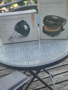 Toastmaster Black Hand Mixer & Waffle Maker Duo plus Dunkin sipper with straw